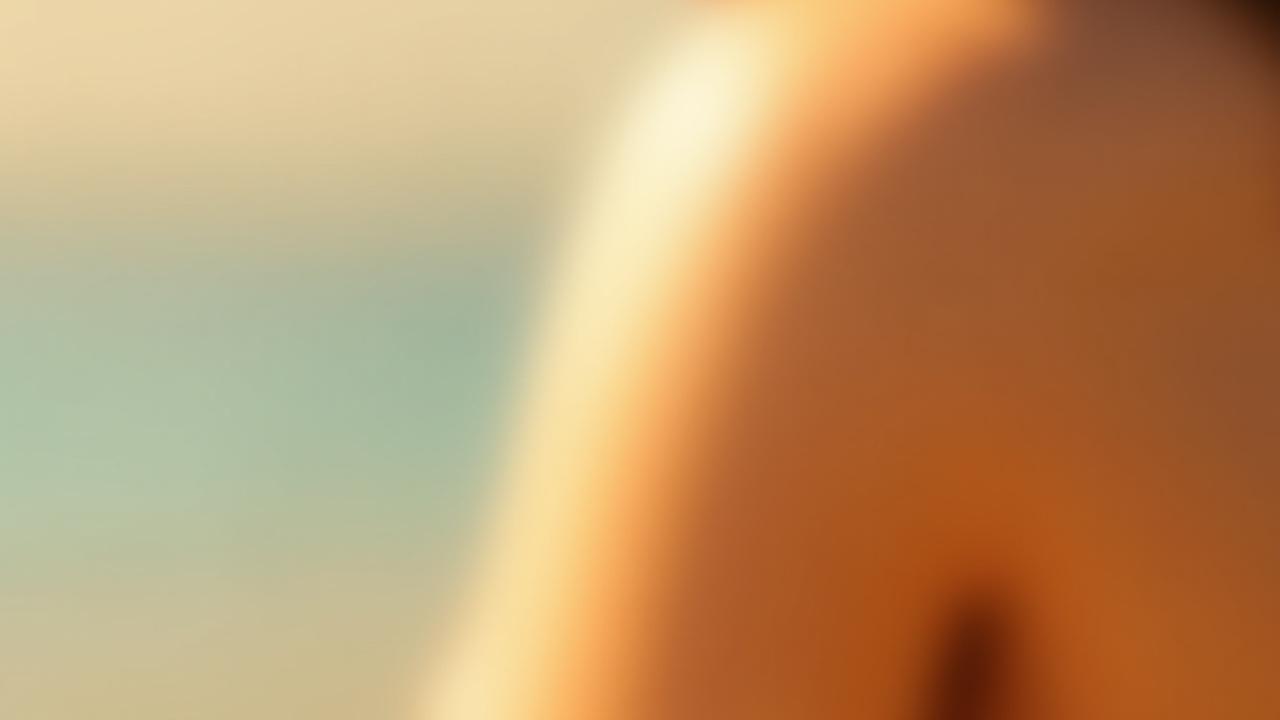 Bahu dan kaki wanita yang halus dan licin setelah melakukan waxing di Pulau Jelita.